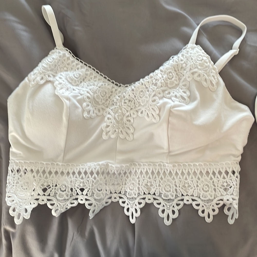 White cropped tanktop!